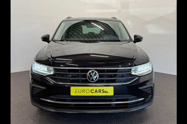 Volkswagen Tiguan 1.4 TSI e-Hybrid PHEV Automaat 245 pk Life SoH 91 % Navigatie  Discover Trekhaak Media ACC Camera Trekhaak Digital Cockpit 3-zone Climatronic CarPlay DAB+ LED