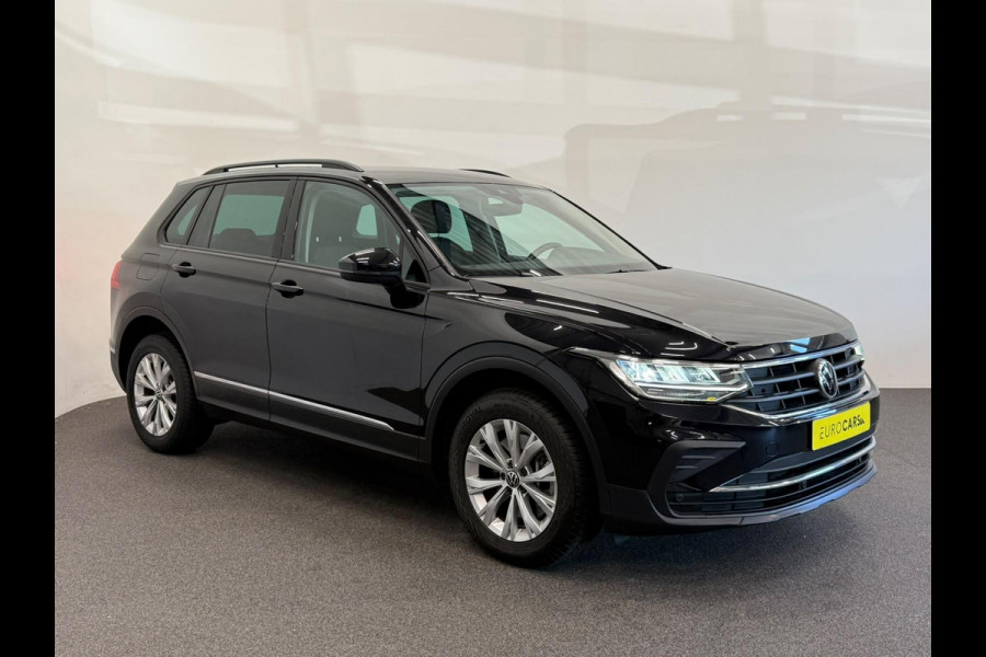 Volkswagen Tiguan 1.4 TSI e-Hybrid PHEV Automaat 245 pk Life SoH 91 % Navigatie  Discover Trekhaak Media ACC Camera Trekhaak Digital Cockpit 3-zone Climatronic CarPlay DAB+ LED