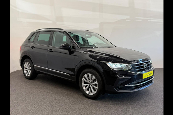 Volkswagen Tiguan 1.4 TSI e-Hybrid PHEV Automaat 245 pk Life SoH 91 % Navigatie  Discover Trekhaak Media ACC Camera Trekhaak Digital Cockpit 3-zone Climatronic CarPlay DAB+ LED