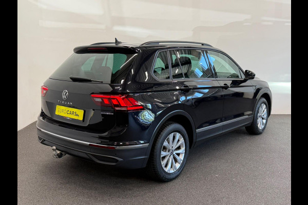 Volkswagen Tiguan 1.4 TSI e-Hybrid PHEV Automaat 245 pk Life SoH 91 % Navigatie  Discover Trekhaak Media ACC Camera Trekhaak Digital Cockpit 3-zone Climatronic CarPlay DAB+ LED