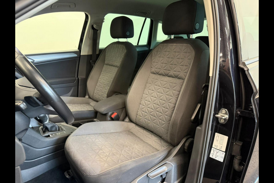 Volkswagen Tiguan 1.4 TSI e-Hybrid PHEV Automaat 245 pk Life SoH 91 % Navigatie  Discover Trekhaak Media ACC Camera Trekhaak Digital Cockpit 3-zone Climatronic CarPlay DAB+ LED