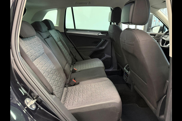 Volkswagen Tiguan 1.4 TSI e-Hybrid PHEV Automaat 245 pk Life SoH 91 % Navigatie  Discover Trekhaak Media ACC Camera Trekhaak Digital Cockpit 3-zone Climatronic CarPlay DAB+ LED