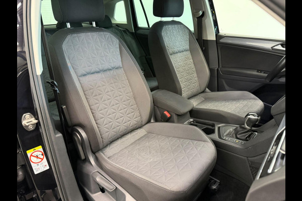 Volkswagen Tiguan 1.4 TSI e-Hybrid PHEV Automaat 245 pk Life SoH 91 % Navigatie  Discover Trekhaak Media ACC Camera Trekhaak Digital Cockpit 3-zone Climatronic CarPlay DAB+ LED