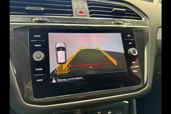 Volkswagen Tiguan 1.4 TSI e-Hybrid PHEV Automaat 245 pk Life SoH 91 % Navigatie  Discover Trekhaak Media ACC Camera Trekhaak Digital Cockpit 3-zone Climatronic CarPlay DAB+ LED