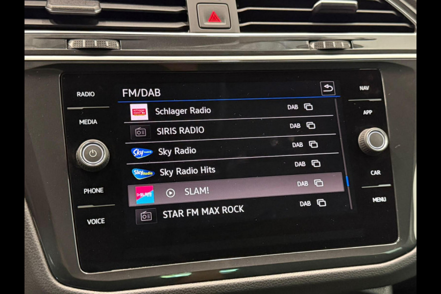 Volkswagen Tiguan 1.4 TSI e-Hybrid PHEV Automaat 245 pk Life SoH 91 % Navigatie  Discover Trekhaak Media ACC Camera Trekhaak Digital Cockpit 3-zone Climatronic CarPlay DAB+ LED