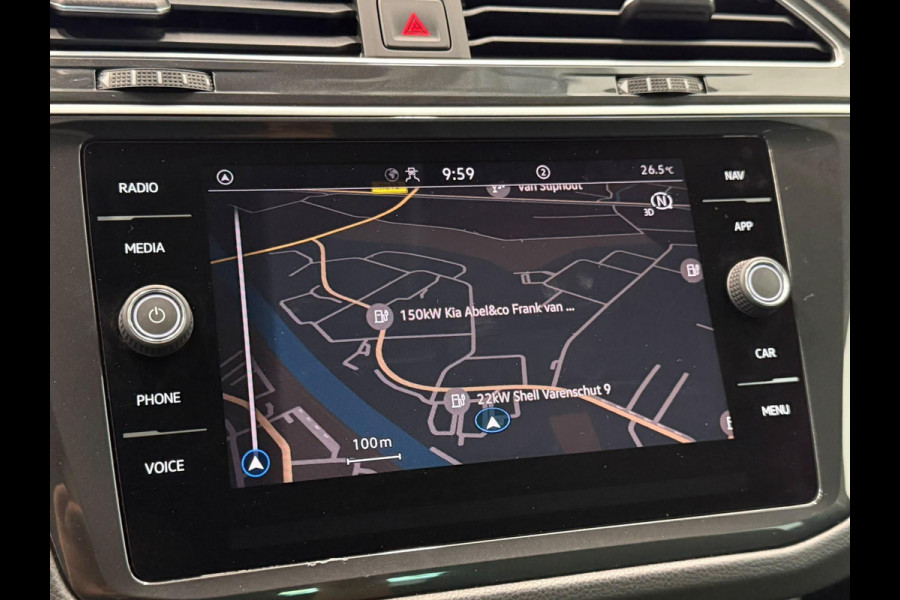Volkswagen Tiguan 1.4 TSI e-Hybrid PHEV Automaat 245 pk Life SoH 91 % Navigatie  Discover Trekhaak Media ACC Camera Trekhaak Digital Cockpit 3-zone Climatronic CarPlay DAB+ LED