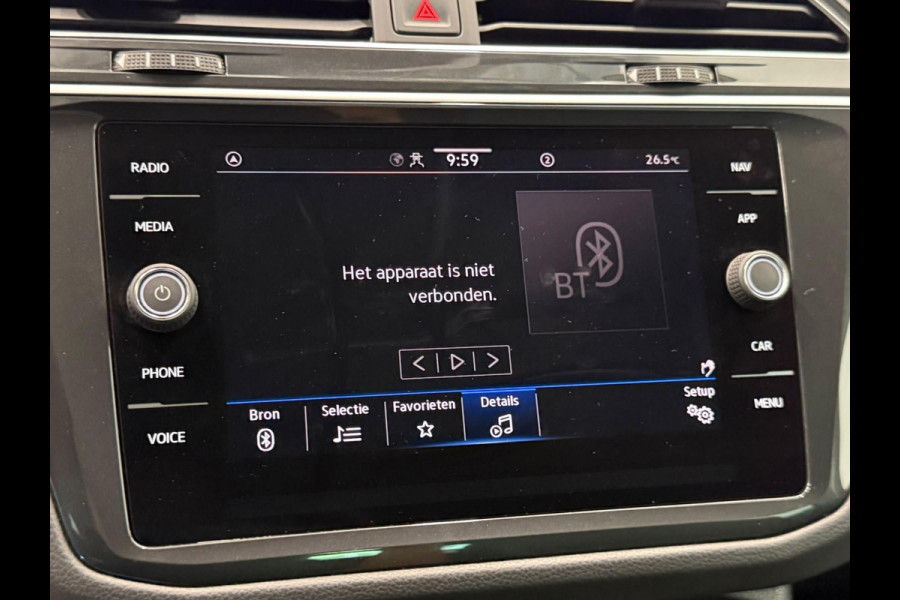 Volkswagen Tiguan 1.4 TSI e-Hybrid PHEV Automaat 245 pk Life SoH 91 % Navigatie  Discover Trekhaak Media ACC Camera Trekhaak Digital Cockpit 3-zone Climatronic CarPlay DAB+ LED