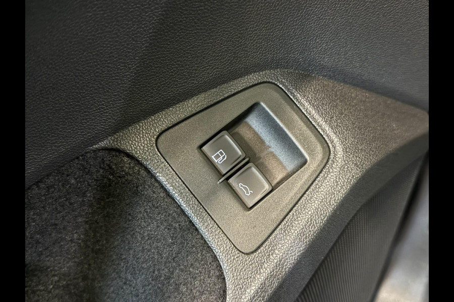 Volkswagen Tiguan 1.4 TSI e-Hybrid PHEV Automaat 245 pk Life SoH 91 % Navigatie  Discover Trekhaak Media ACC Camera Trekhaak Digital Cockpit 3-zone Climatronic CarPlay DAB+ LED