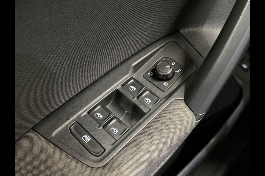 Volkswagen Tiguan 1.4 TSI e-Hybrid PHEV Automaat 245 pk Life SoH 91 % Navigatie  Discover Trekhaak Media ACC Camera Trekhaak Digital Cockpit 3-zone Climatronic CarPlay DAB+ LED