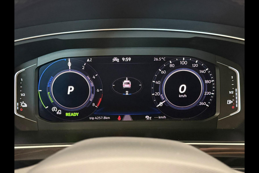 Volkswagen Tiguan 1.4 TSI e-Hybrid PHEV Automaat 245 pk Life SoH 91 % Navigatie  Discover Trekhaak Media ACC Camera Trekhaak Digital Cockpit 3-zone Climatronic CarPlay DAB+ LED