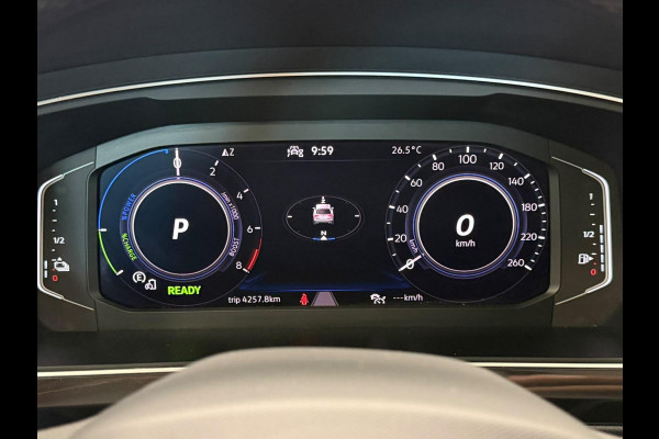 Volkswagen Tiguan 1.4 TSI e-Hybrid PHEV Automaat 245 pk Life SoH 91 % Navigatie  Discover Trekhaak Media ACC Camera Trekhaak Digital Cockpit 3-zone Climatronic CarPlay DAB+ LED