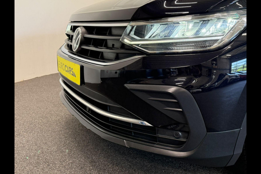 Volkswagen Tiguan 1.4 TSI e-Hybrid PHEV Automaat 245 pk Life SoH 91 % Navigatie  Discover Trekhaak Media ACC Camera Trekhaak Digital Cockpit 3-zone Climatronic CarPlay DAB+ LED