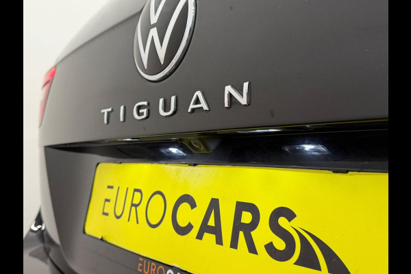 Volkswagen Tiguan 1.4 TSI e-Hybrid PHEV Automaat 245 pk Life SoH 91 % Navigatie  Discover Trekhaak Media ACC Camera Trekhaak Digital Cockpit 3-zone Climatronic CarPlay DAB+ LED