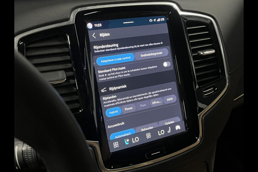 Volvo XC90 2.0 T8 Recharge AWD Ultra Dark Luchtvering | Bowers & Wilkins | Massage | Stoel-/Stuurverwarming | 360 camera | Head-up | 22" wielen | Google