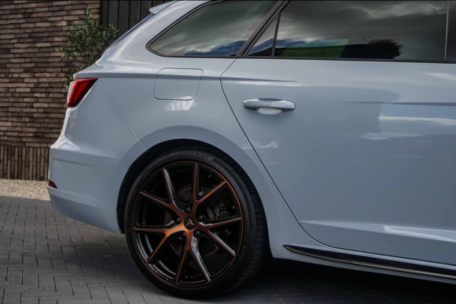Seat Leon ST Cupra 300 4Drive Pano/Schaalstoel/Dynamic-Grey/DCC/ACC/VOL