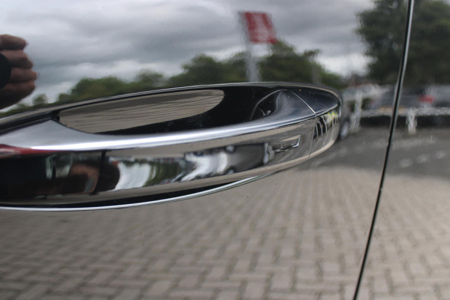 Peugeot E-3008 ALLURE AVANTAGE 210PK 73 kWh | AGR STOEL | 360° VISION & DRIVE ASSIST PACK: ANTI DIEFSTAL ALARM MET SUPERVERGRENDELING/VERWARMBAAR STUURWIEL/VISEOPARK 360° HD CAMERA MET PARKEERHULP VOOR BUITENSPIEGELS MET KANTELFUNCTIE/ADAPTIVE CRUISE CONTROL/LANE CHANGE ASSIST/DODEHOEK DETECTIE | PANORAMIC NAVIGATION PACK | WARMTEPOMP | LED KOPLAMPEN | KEYLESS ENTRY/START | GESCHEIDEN AIRCONDITIONING | 19" LICHTMETALEN VELGEN | 3 FASE | DRAADLOZE APPLE CARPLAY/ANDROID AUTO |  STOEL VERWARMING |