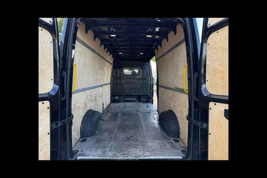 Volkswagen Crafter 35 2.0 TDI 140pk L4 H3 Trendline Automaat Euro 6 157.000km Airco,Navigatie,3 zits