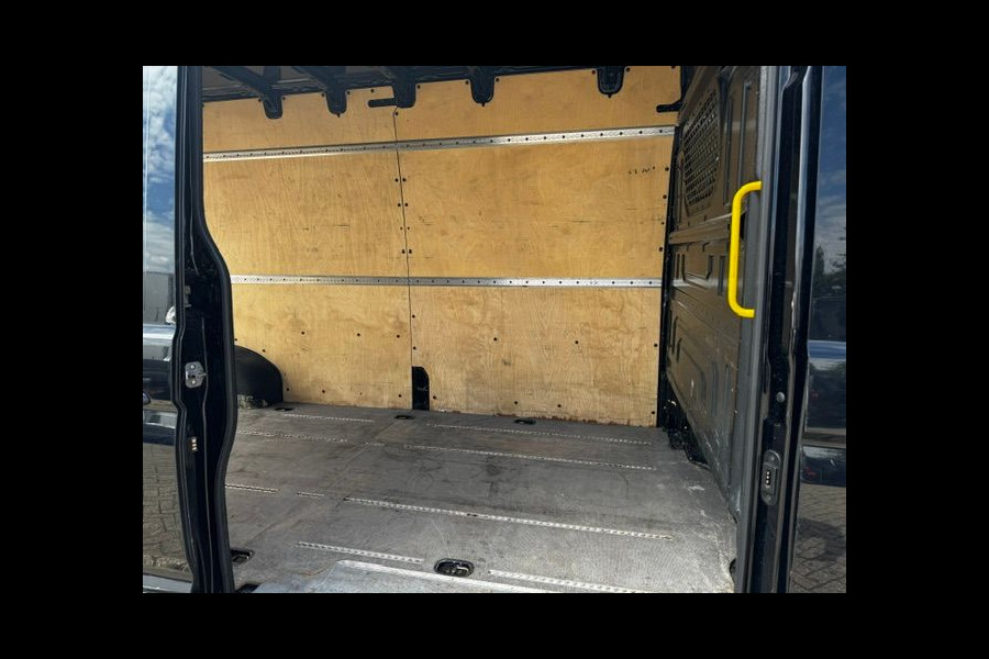 Volkswagen Crafter 35 2.0 TDI 140pk L4 H3 Trendline Automaat Euro 6 157.000km Airco,Navigatie,3 zits