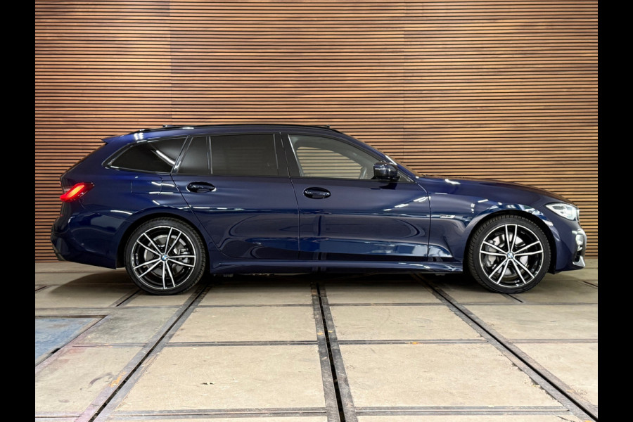 BMW 3 Serie Touring 330e High Executive M-Sport| Panorama | ACC | Trekhaak | 360° Camera | HiFi | Leder/Alcantara | Tansanite Blue