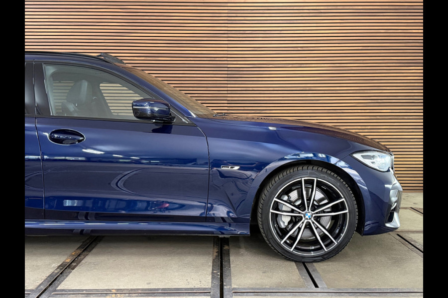 BMW 3 Serie Touring 330e High Executive M-Sport| Panorama | ACC | Trekhaak | 360° Camera | HiFi | Leder/Alcantara | Tansanite Blue