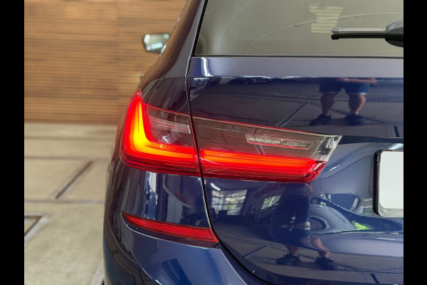 BMW 3 Serie Touring 330e High Executive M-Sport| Panorama | ACC | Trekhaak | 360° Camera | HiFi | Leder/Alcantara | Tansanite Blue