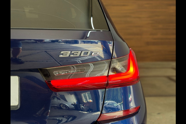 BMW 3 Serie Touring 330e High Executive M-Sport| Panorama | ACC | Trekhaak | 360° Camera | HiFi | Leder/Alcantara | Tansanite Blue