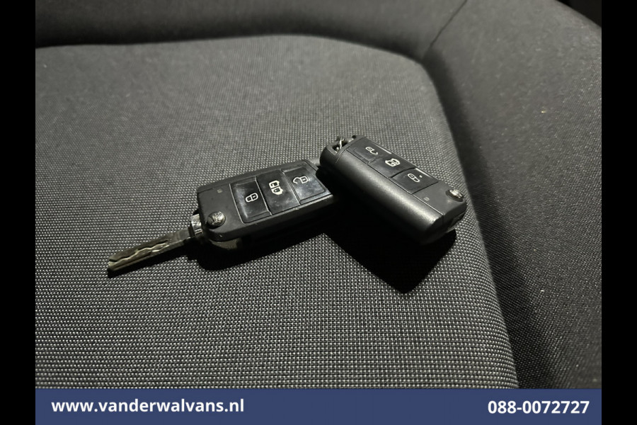 Volkswagen Crafter 2.0 TDI 140pk L3H3 (L2H2) Euro6 Airco | Massagestoel | Camera | Apple Carplay | Cruisecontrol Chauffeursstoel, Android Auto, 2800kg trekvermogen