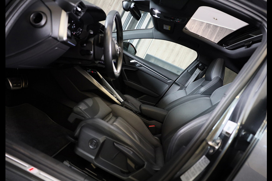 Audi A3 Sportback 45 TFSI e RS3 Look / 245 PK / RS Zetels / B & O / Leder / Lane Assist / Open Pano / Matrix / Virtual Cockpit