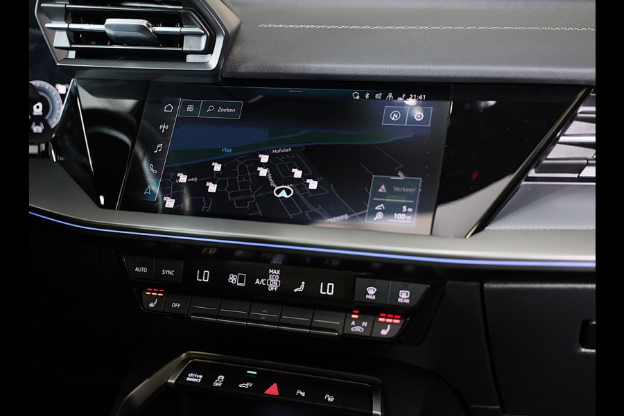 Audi A3 Sportback 45 TFSI e RS3 Look / 245 PK / RS Zetels / B & O / Leder / Lane Assist / Open Pano / Matrix / Virtual Cockpit
