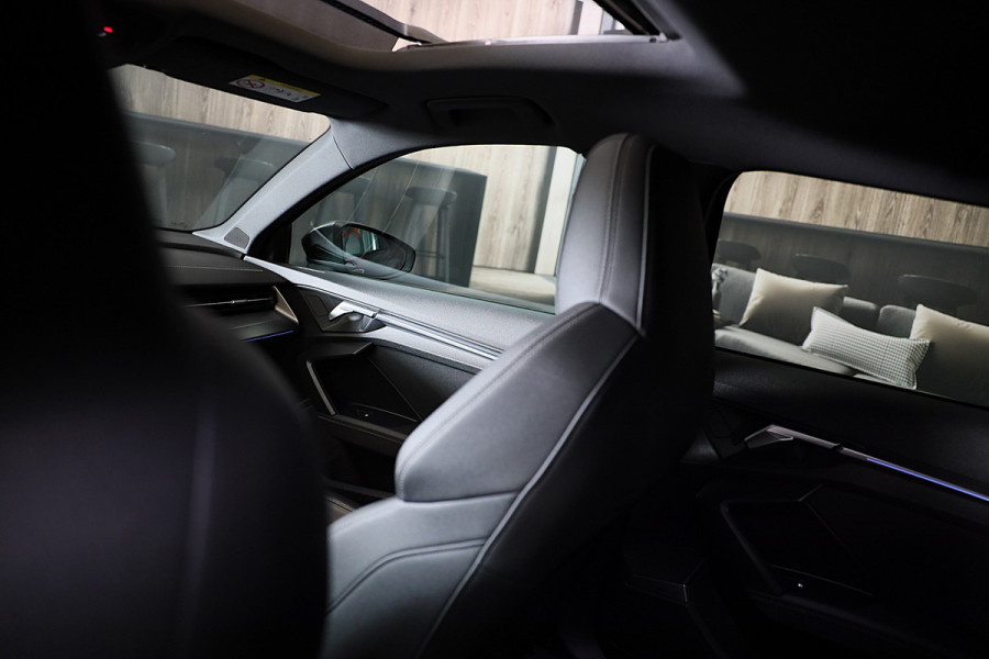 Audi A3 Sportback 45 TFSI e RS3 Look / 245 PK / RS Zetels / B & O / Leder / Lane Assist / Open Pano / Matrix / Virtual Cockpit