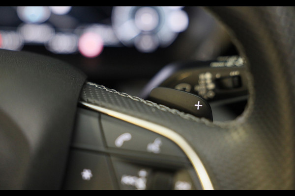 Audi A3 Sportback 45 TFSI e RS3 Look / 245 PK / RS Zetels / B & O / Leder / Lane Assist / Open Pano / Matrix / Virtual Cockpit