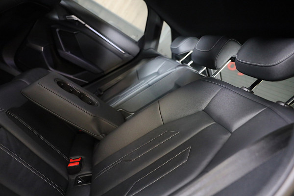 Audi A3 Sportback 45 TFSI e RS3 Look / 245 PK / RS Zetels / B & O / Leder / Lane Assist / Open Pano / Matrix / Virtual Cockpit