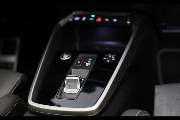Audi A3 Sportback 45 TFSI e RS3 Look / 245 PK / RS Zetels / B & O / Leder / Lane Assist / Open Pano / Matrix / Virtual Cockpit