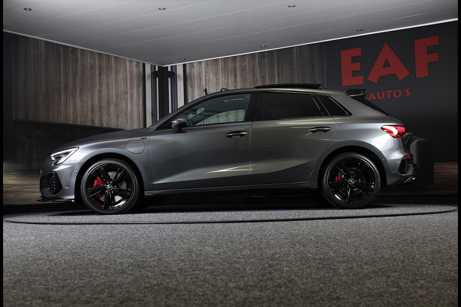 Audi A3 Sportback 45 TFSI e RS3 Look / 245 PK / RS Zetels / B & O / Leder / Lane Assist / Open Pano / Matrix / Virtual Cockpit