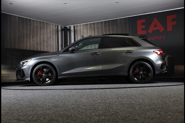 Audi A3 Sportback 45 TFSI e RS3 Look / 245 PK / RS Zetels / B & O / Leder / Lane Assist / Open Pano / Matrix / Virtual Cockpit