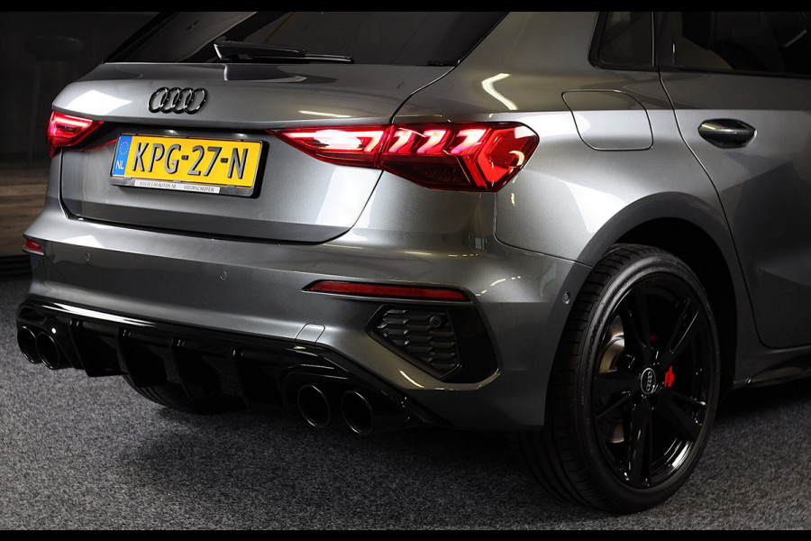 Audi A3 Sportback 45 TFSI e RS3 Look / 245 PK / RS Zetels / B & O / Leder / Lane Assist / Open Pano / Matrix / Virtual Cockpit