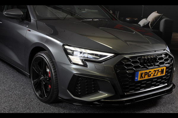 Audi A3 Sportback 45 TFSI e RS3 Look / 245 PK / RS Zetels / B & O / Leder / Lane Assist / Open Pano / Matrix / Virtual Cockpit