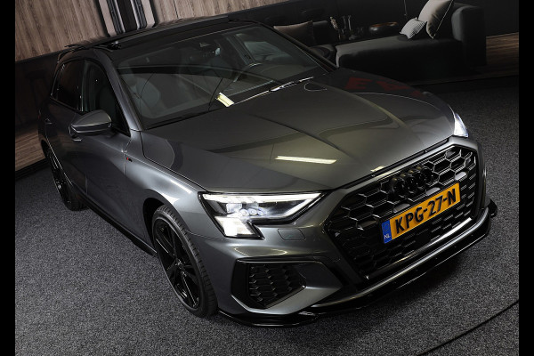 Audi A3 Sportback 45 TFSI e RS3 Look / 245 PK / RS Zetels / B & O / Leder / Lane Assist / Open Pano / Matrix / Virtual Cockpit