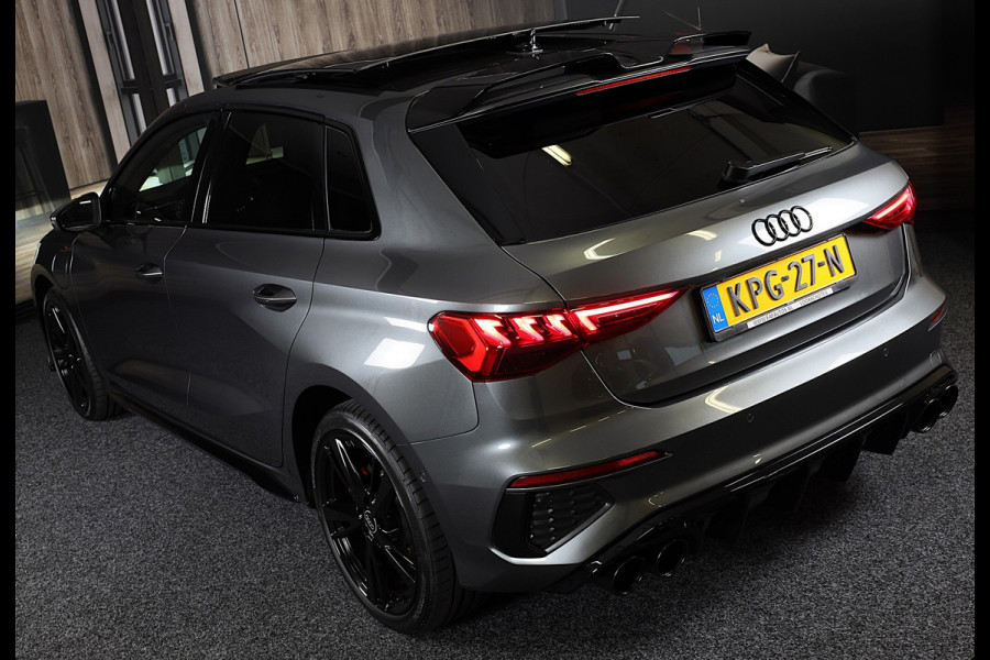 Audi A3 Sportback 45 TFSI e RS3 Look / 245 PK / RS Zetels / B & O / Leder / Lane Assist / Open Pano / Matrix / Virtual Cockpit