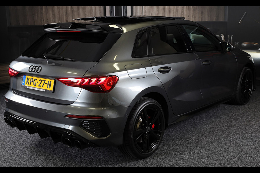 Audi A3 Sportback 45 TFSI e RS3 Look / 245 PK / RS Zetels / B & O / Leder / Lane Assist / Open Pano / Matrix / Virtual Cockpit