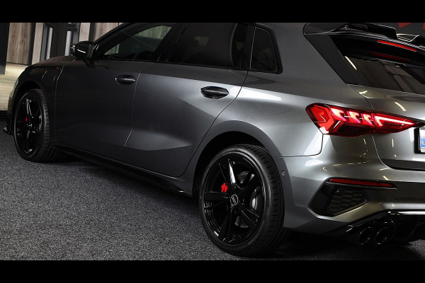 Audi A3 Sportback 45 TFSI e RS3 Look / 245 PK / RS Zetels / B & O / Leder / Lane Assist / Open Pano / Matrix / Virtual Cockpit