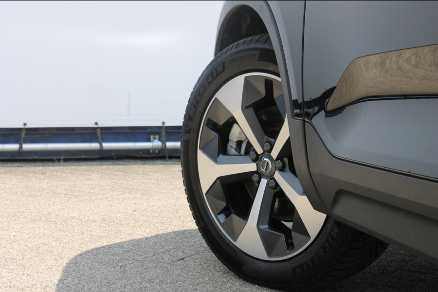 Volvo XC40 B4 211PK Automaat Plus Dark Semi elektrisch wegklapbare trekhaak / Google infotainment / Adaptieve Cruise Control / Verwarmbare voorruit