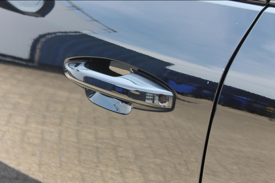 Volvo XC40 B4 211PK Automaat Plus Dark Semi elektrisch wegklapbare trekhaak / Google infotainment / Adaptieve Cruise Control / Verwarmbare voorruit