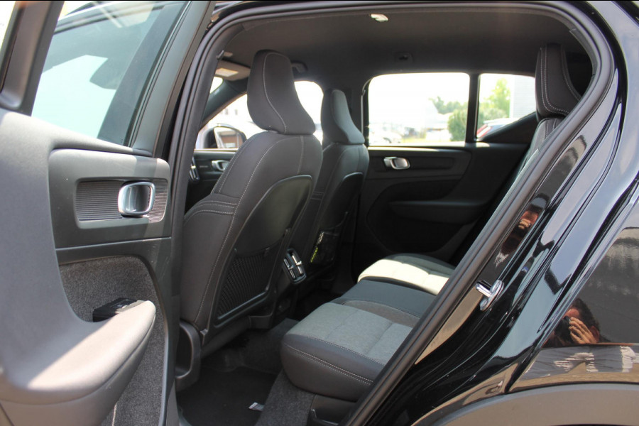 Volvo XC40 B4 211PK Automaat Plus Dark Semi elektrisch wegklapbare trekhaak / Google infotainment / Adaptieve Cruise Control / Verwarmbare voorruit