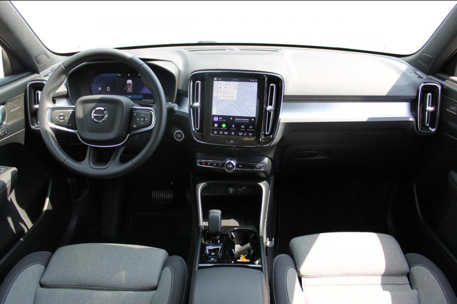 Volvo XC40 B4 211PK Automaat Plus Dark Semi elektrisch wegklapbare trekhaak / Google infotainment / Adaptieve Cruise Control / Verwarmbare voorruit