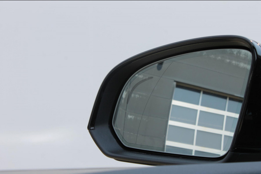 Volvo XC40 B4 211PK Automaat Plus Dark Semi elektrisch wegklapbare trekhaak / Google infotainment / Adaptieve Cruise Control / Verwarmbare voorruit
