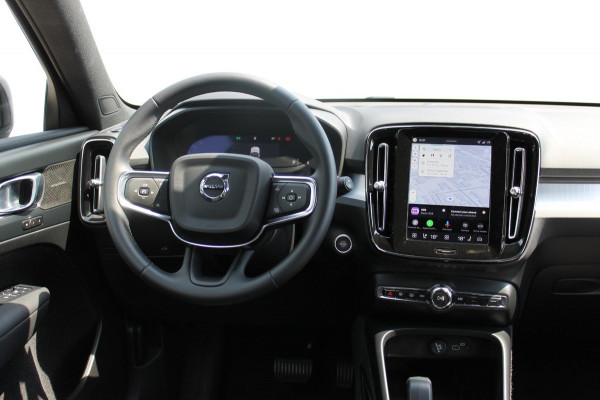 Volvo XC40 B4 211PK Automaat Plus Dark Semi elektrisch wegklapbare trekhaak / Google infotainment / Adaptieve Cruise Control / Verwarmbare voorruit