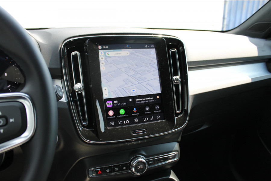 Volvo XC40 B4 211PK Automaat Plus Dark Semi elektrisch wegklapbare trekhaak / Google infotainment / Adaptieve Cruise Control / Verwarmbare voorruit