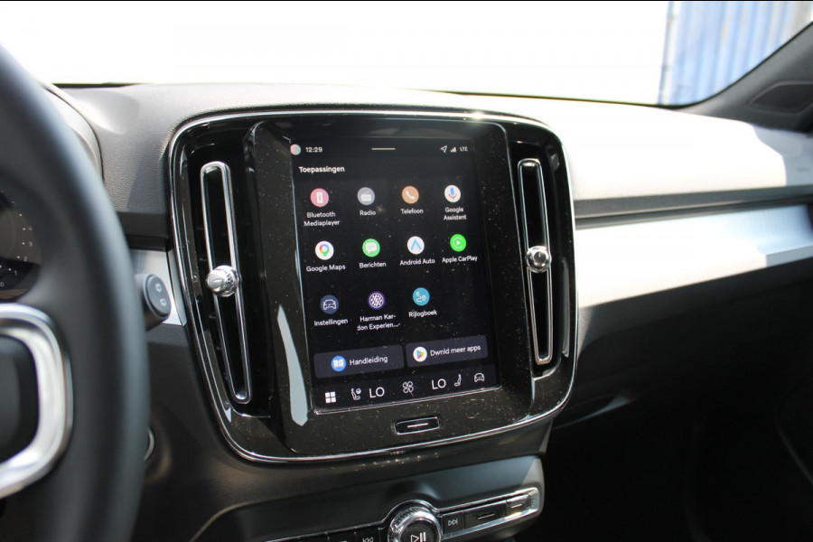 Volvo XC40 B4 211PK Automaat Plus Dark Semi elektrisch wegklapbare trekhaak / Google infotainment / Adaptieve Cruise Control / Verwarmbare voorruit