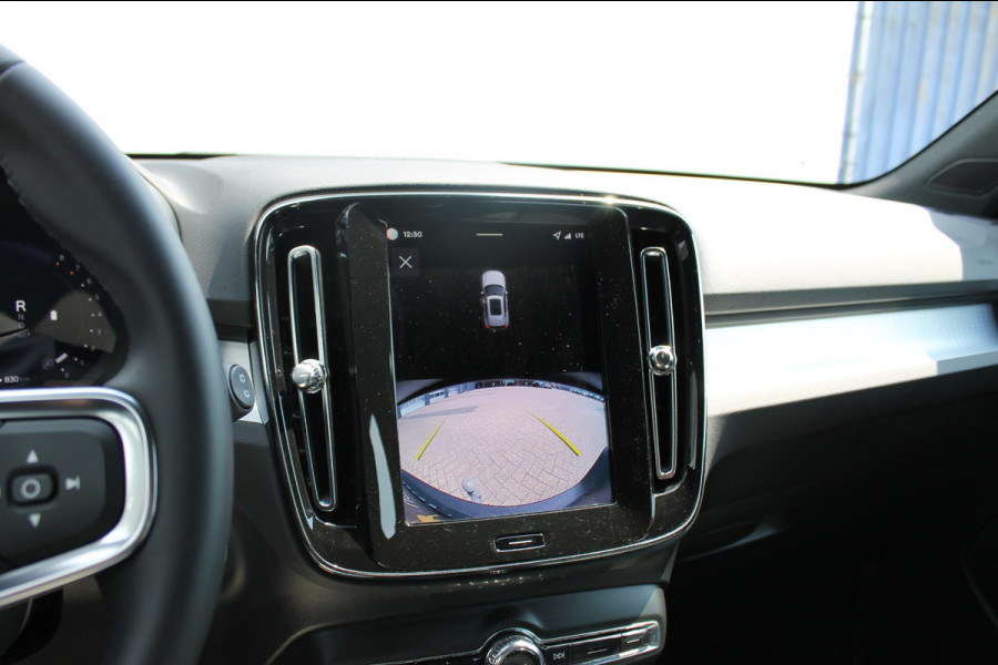 Volvo XC40 B4 211PK Automaat Plus Dark Semi elektrisch wegklapbare trekhaak / Google infotainment / Adaptieve Cruise Control / Verwarmbare voorruit